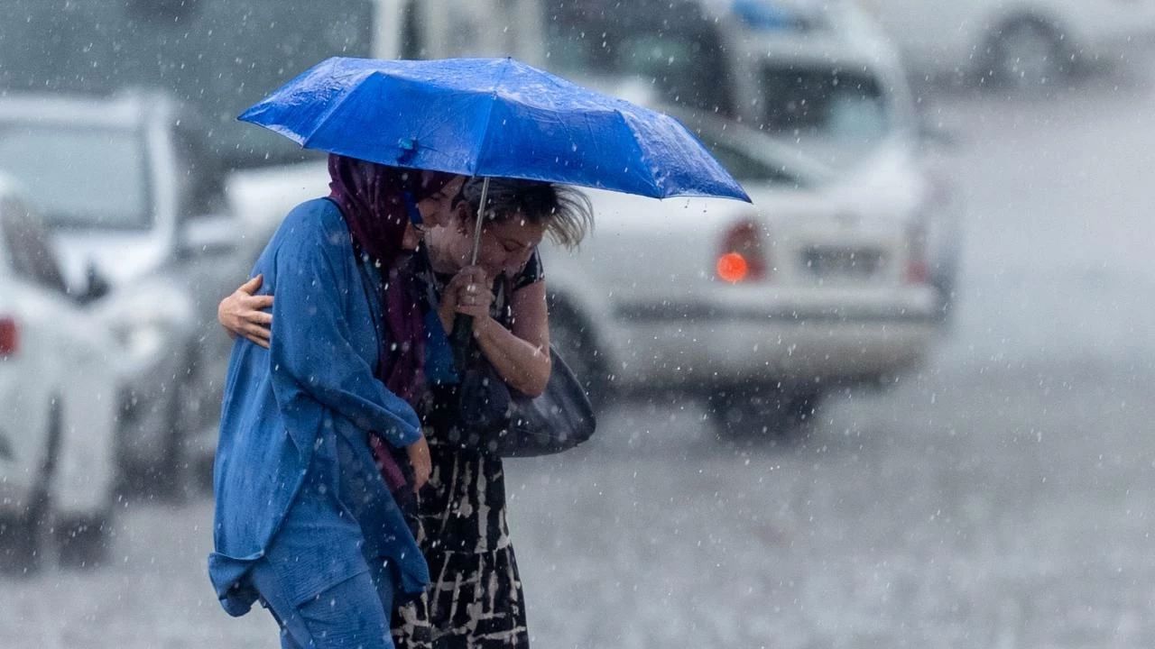Sıcaklıklar Tırmanıyor, Yağış Sürprizi Kapıda! Hangi İllerde Sağanak Bekleniyor?