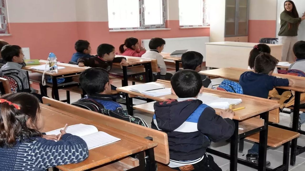 Serbest Kıyafete Veda! Okullarda Tek Tip Forma Dönemi Resmen Başlıyor